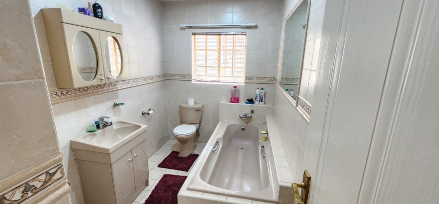 4 Bedroom Property for Sale in Safari Gardens North West